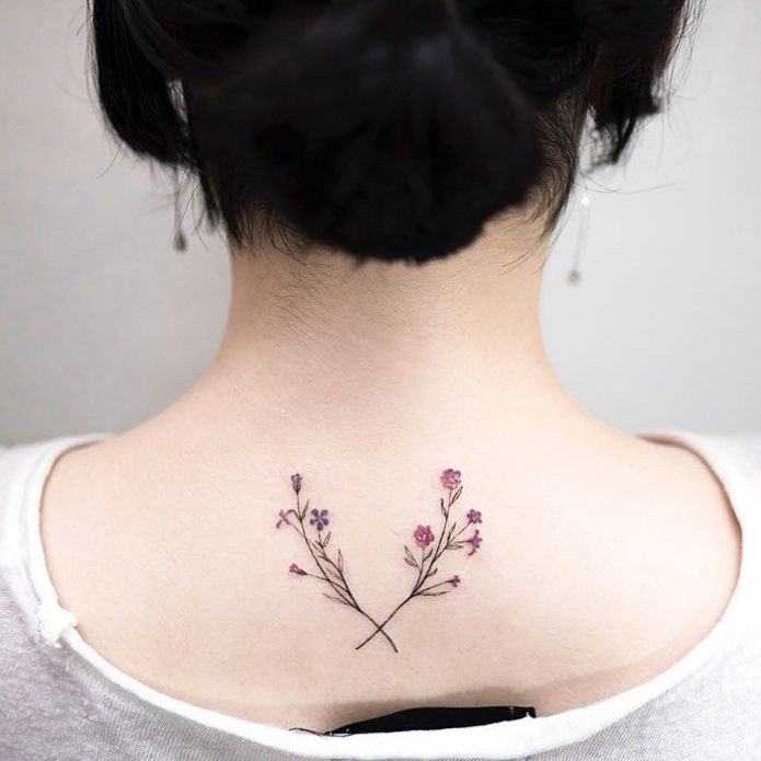 минимализм веточки цветы на спине