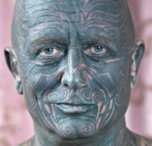 Невероятные татуировки на лице (9 фото)