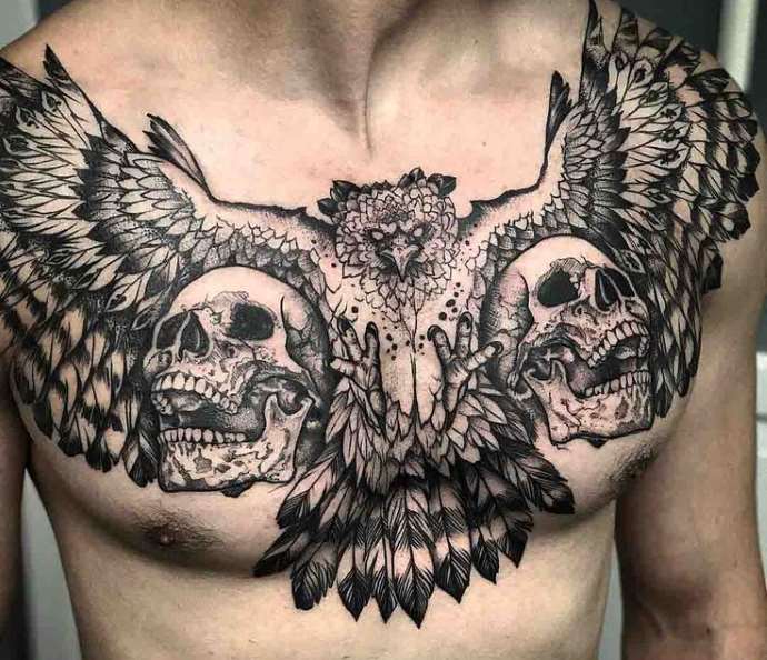 татуировка совы на груди