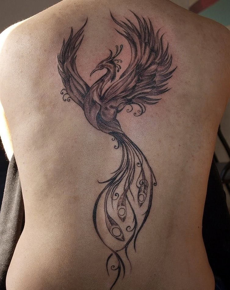 Татуировка феникса на спине