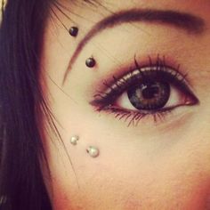 Know all about Anti eyebrow piercing. Read about examples and precautions you should take while going for anti eyebrow piercing. Piercing Tattoo, Piercing Face, Faux Piercing, Surface Piercing, Cool Piercings, Facial Piercings, Types Of Piercings, Under Eye Piercing, Face Peircings