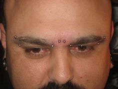 eyebrow pierced for guy Cool Piercings, Eyebrow Piercings, Body Piercing, Tattoos For Guys, Eyebrows, Tattoo Designs, Arcade, Image, Eye Brows