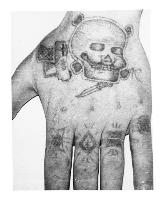 из книги Аркадия Бронникова «Татуировки и их криминалистическое значение»