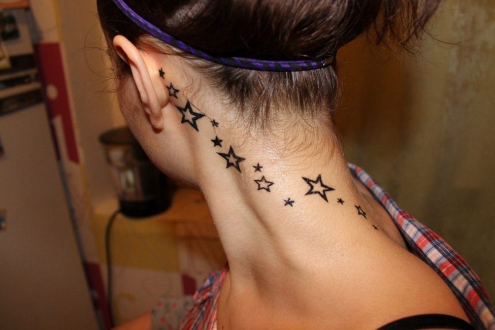 Женский вариант звездной татуировки