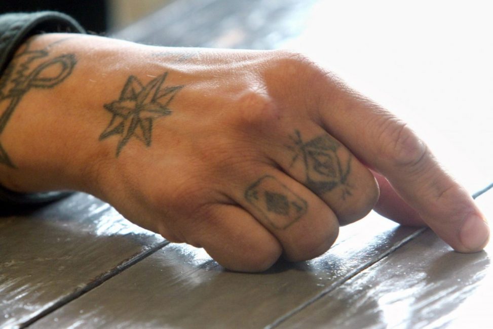 Тюремное толкование татуировок в виде звезд