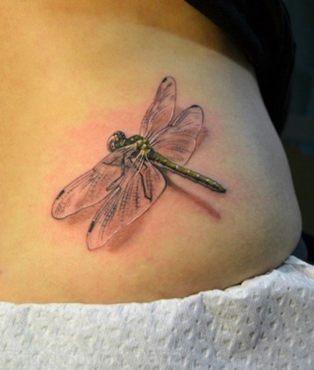Реализм для татуировки стрекозы