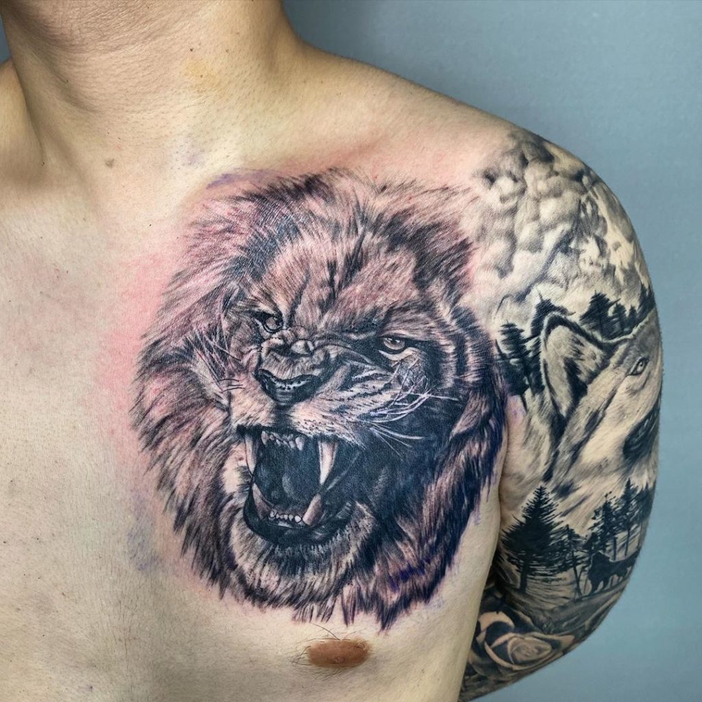 Татуировка рычащего льва