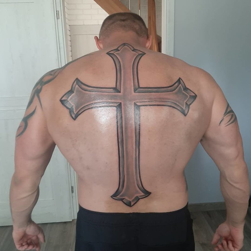 Татуировка креста на всю спину