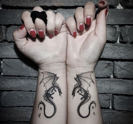 Татуировка Драконов на Запястье