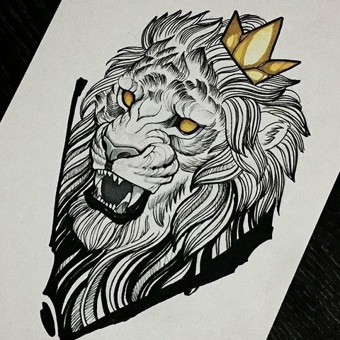 Рычащий лев с золотой короной