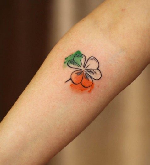 Irish clover tattoo by Cindy Vanschie