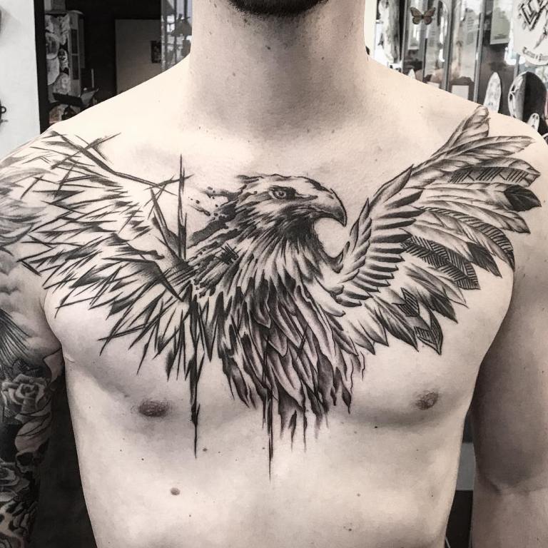Орел с крыльями на груди