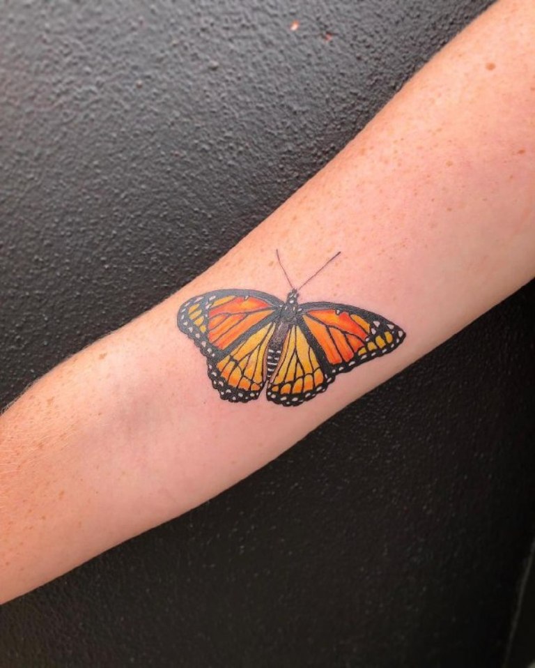 что обозначает татуировка бабочка
