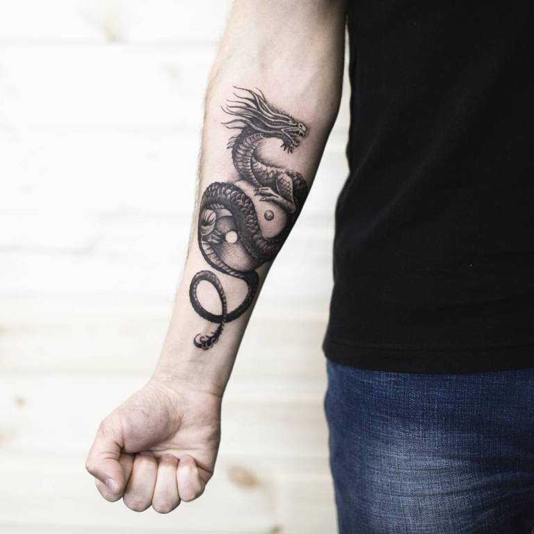 татуировки на запястье мужские эскизы
