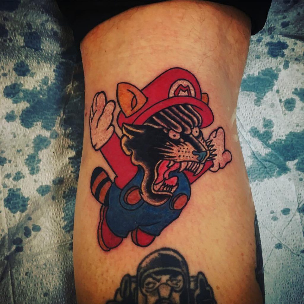 татуировка пантера на ноге