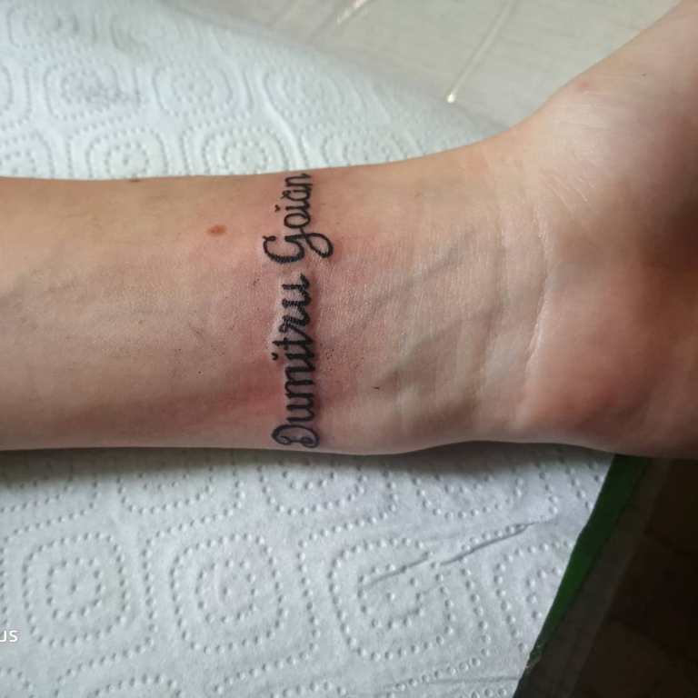 татуировки на руку надписи