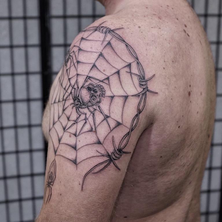 значение татуировки паутина