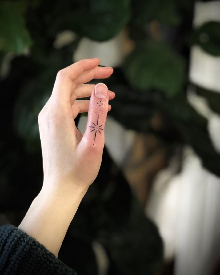 татуировки на пальцы