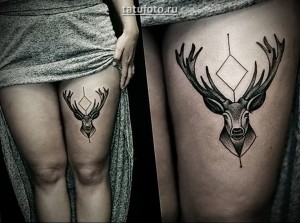 Пример татуировки с оленем у девушки