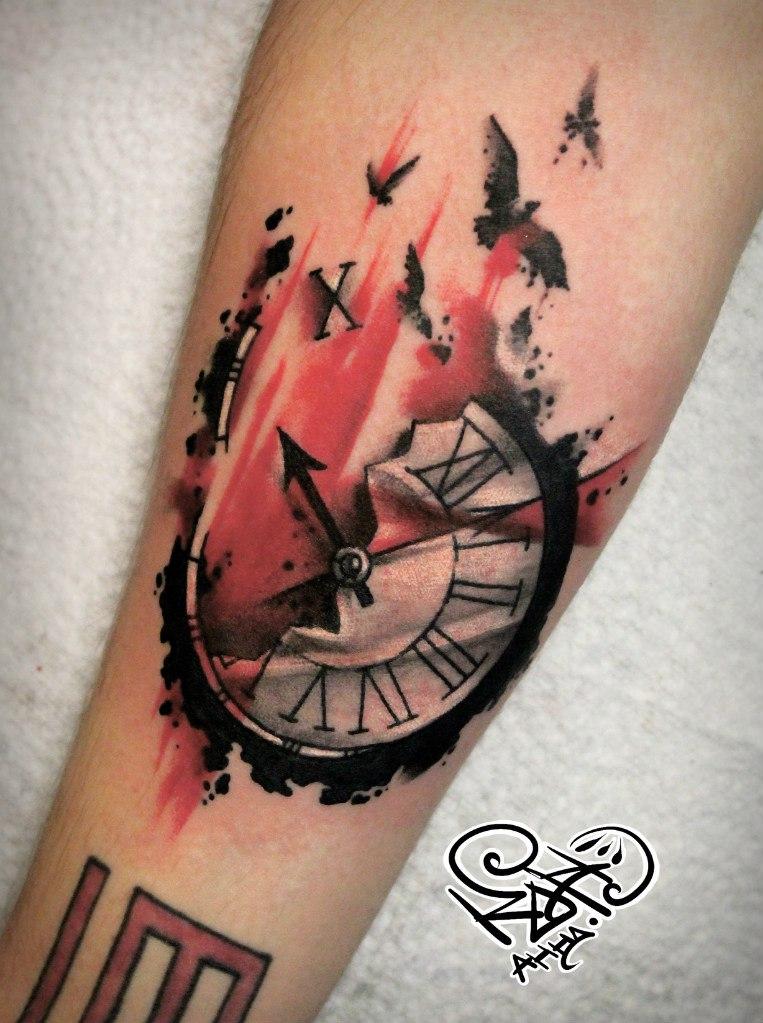 Художественная татуировка «Часы»