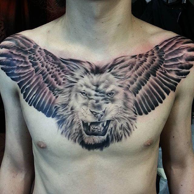 Художественная татуировка Лев с крыльями