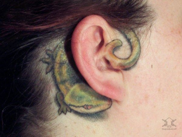 Татуировки на ушах (26 фото)