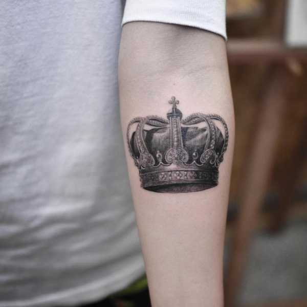 Картинки по запросу маленькие эскизы тату на запястье корона короля |  Маленькие татуировки, Мини татуировки, Татуировки